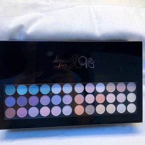 Complete makeup pallet